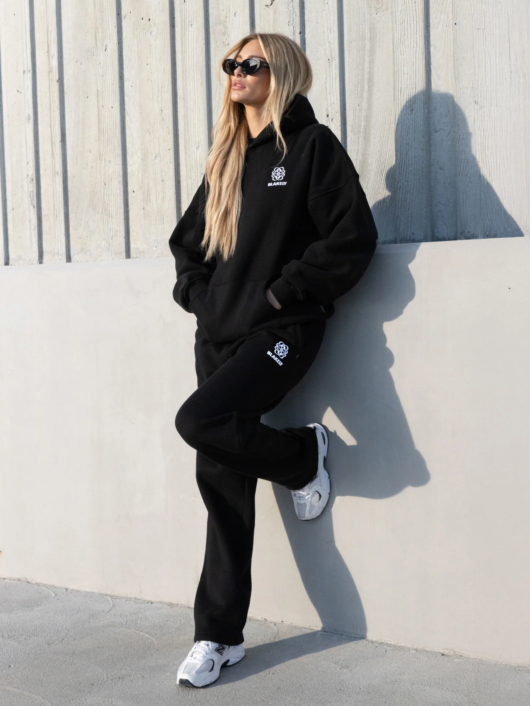 Iris Oversized Hoodie - Black - Image 3