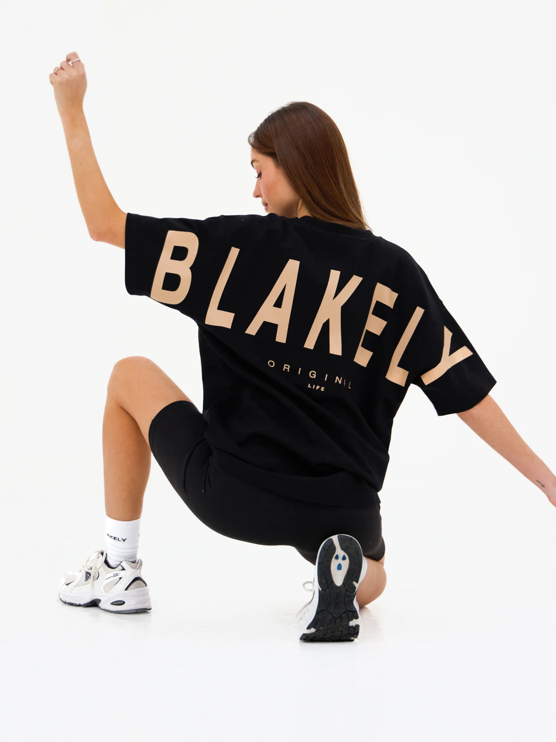 Isabel Oversized T-Shirt - Black & Light Tan - Image 5