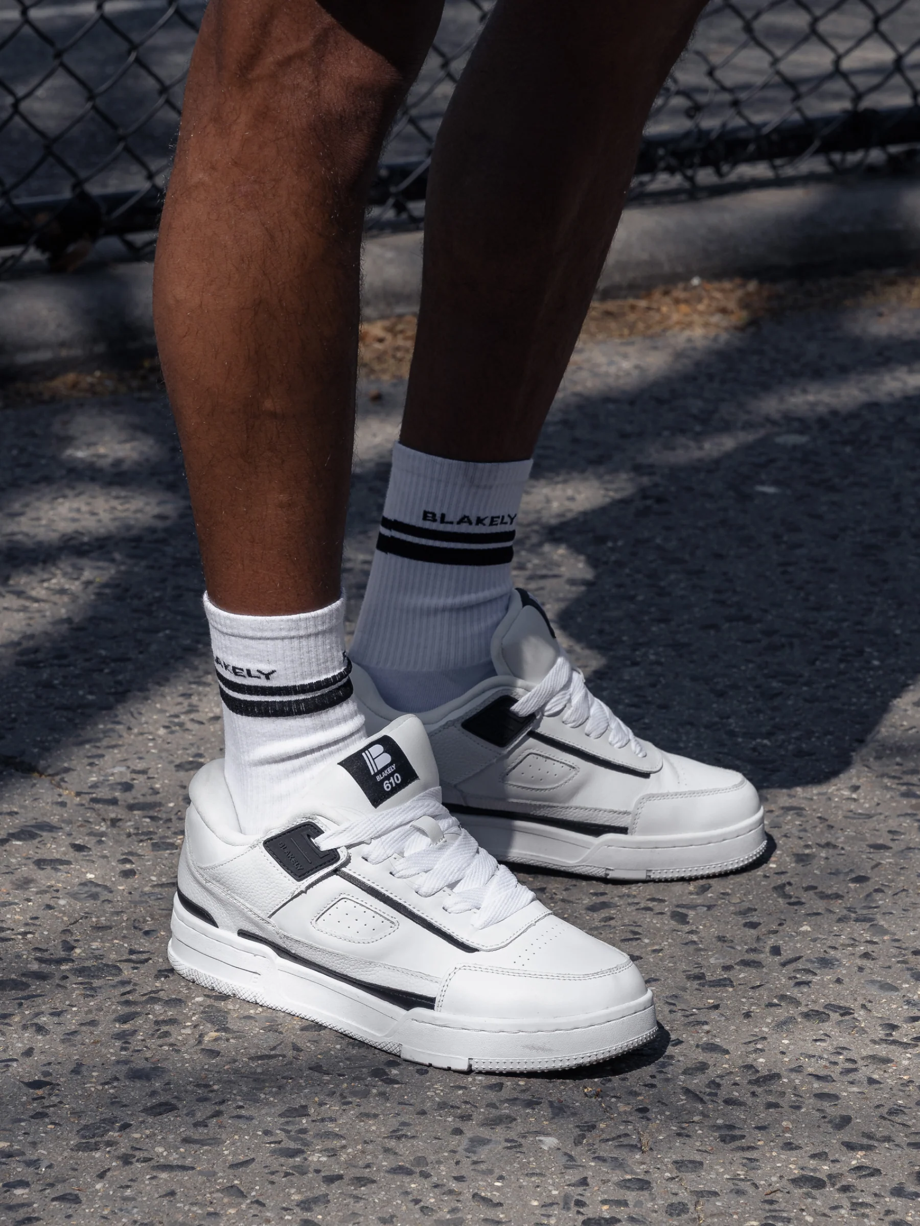 Pacer 610 Trainers - White & Black - Image 4