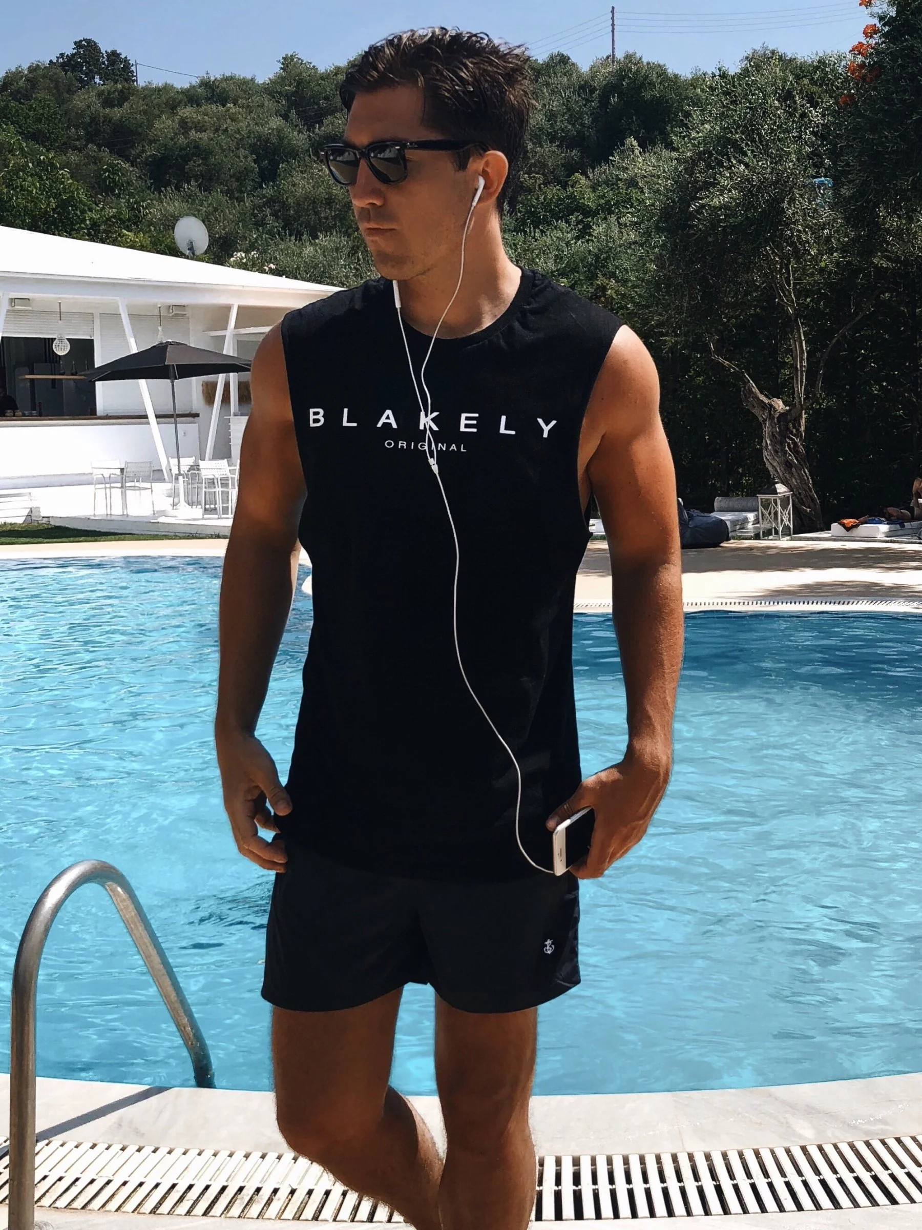 Roca Beach Sleeveless Tee - Black - Image 2