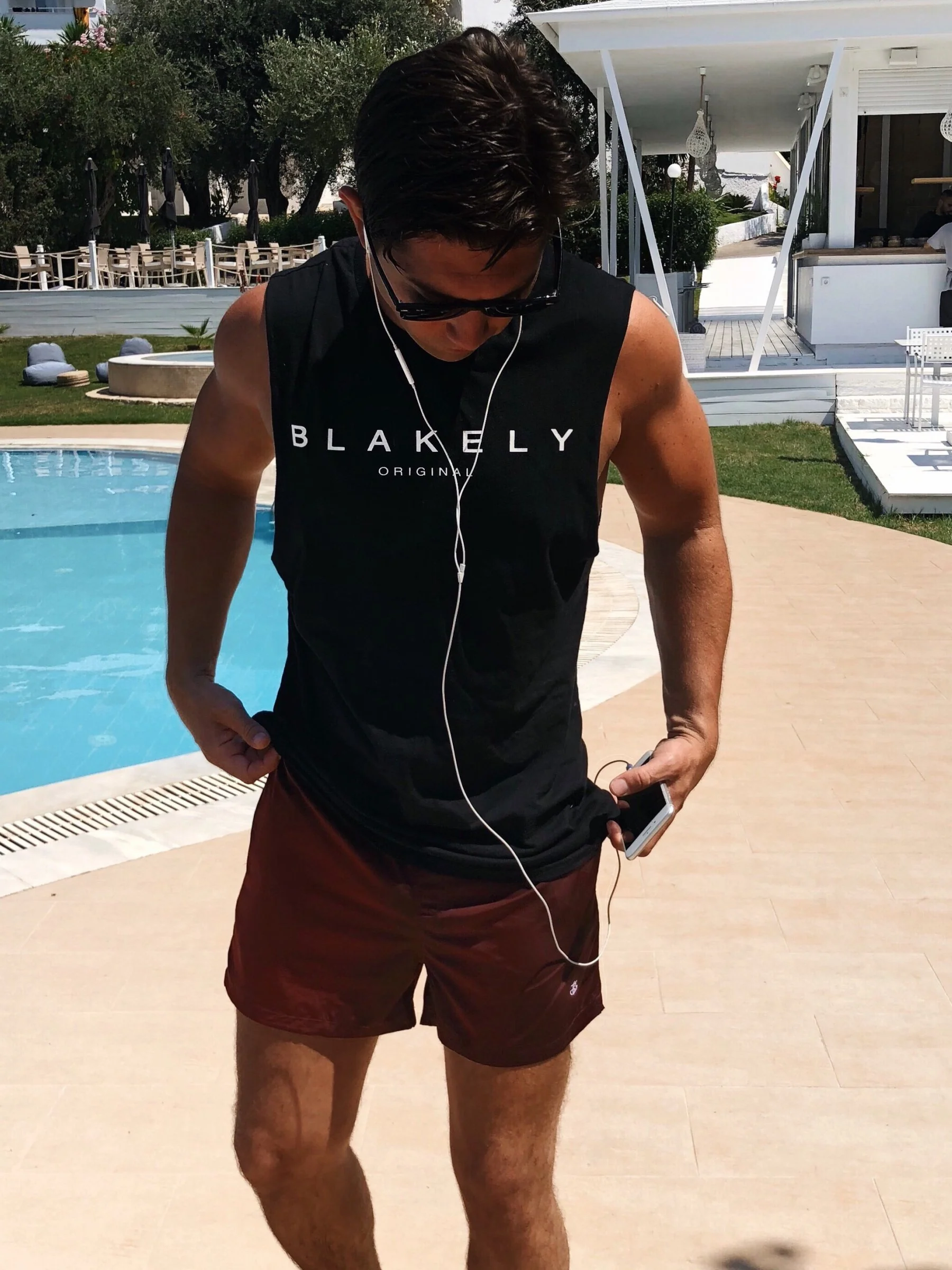 Roca Beach Sleeveless Tee - Black - Image 3